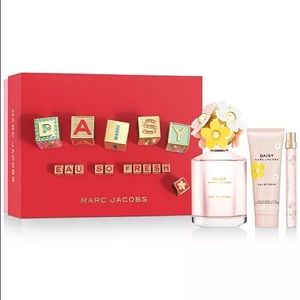 Marc Jacobs Daisy Eau So Fresh 3 Piece Gift Set